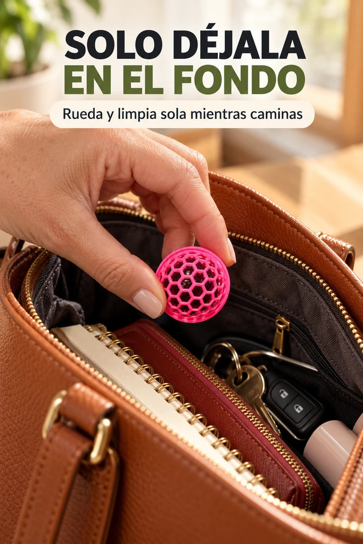 Esfera limpiadora dentro de un bolso